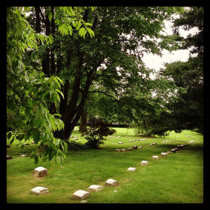 articles/2015/11/01/where-quakers-and-muslims-lie-together-for-eternity/151031-kreahling-quaker-burial-grounds-embed_vynsgz