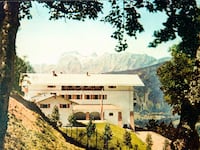 articles/2015/05/03/vacationing-with-the-ghosts-in-the-nazis-gated-community/150502-irving-hitler-home-tease_seqtf4
