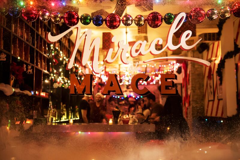articles/2016/12/22/over-the-top-restaurant-and-bar-holiday-decorations/161222-Rothbaum-miracle-exterior_vdggbt