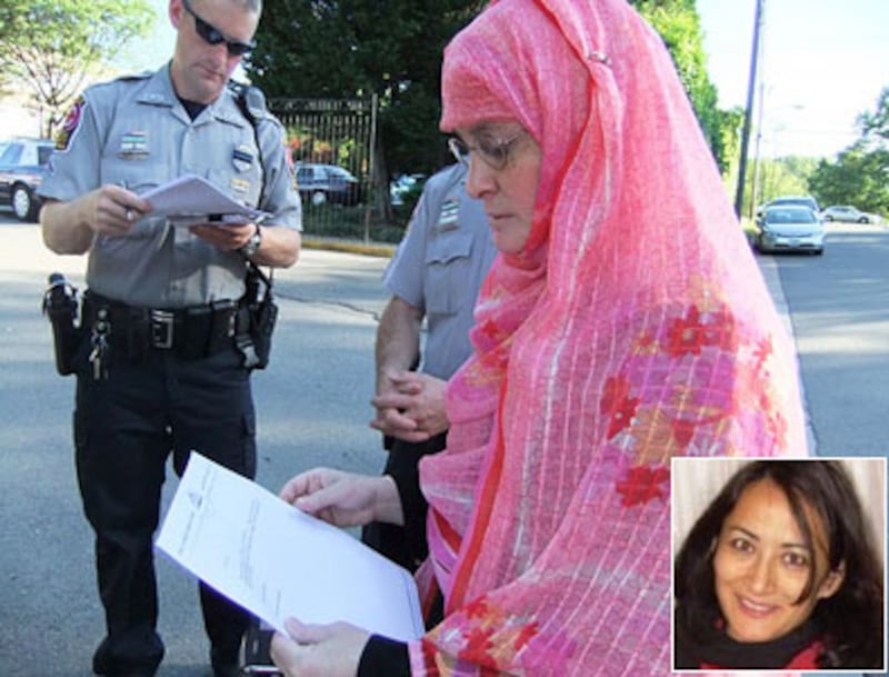 articles/2010/05/17/showdown-at-the-mosque/nomani-mosque-protest_101114_hfmxei