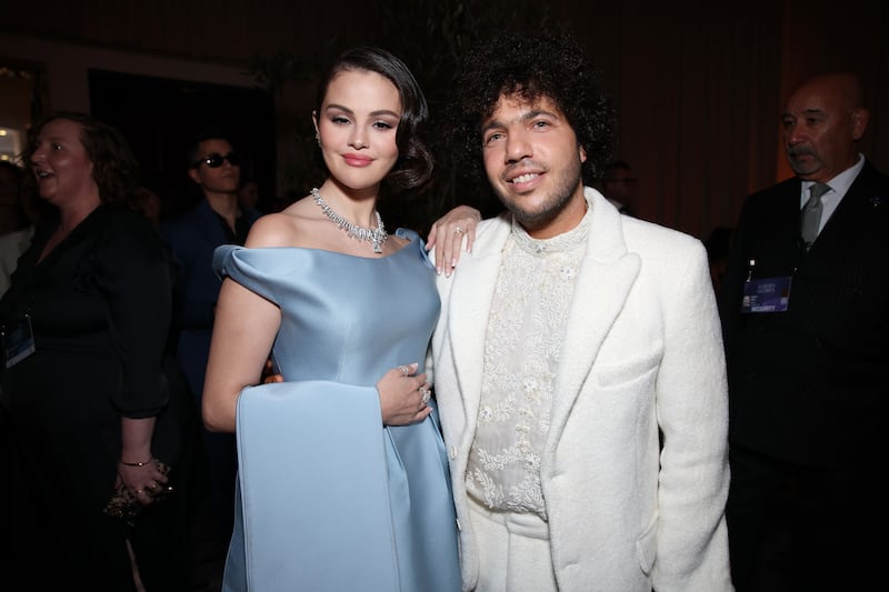 LOS ANGELES, CALIFORNIA - JANUARY 5, 2025, 82ND GOLDEN GLOBE AWARDS - Selena Gomez and Benny Blanco at the 82nd Golden Globe Awards, held at the Beverly Hilton Hotel in Los Angeles on January 5, 2025. (Photo by Jason Armond / Los Angeles Times via Getty Images)