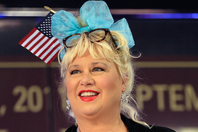 articles/2012/11/07/the-road-to-victoria-jackson-s-election-meltdown-on-twitter/Victoria-Jackson-cheat_jbrzfw