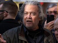 211219-bannon-biden-tease-01_socqyi