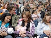 articles/2013/02/09/breastfeeding-shows-steady-growth-vs-formula-according-to-cdc/130207-Shapiro-Breastfeeding-tease_vt0tdy