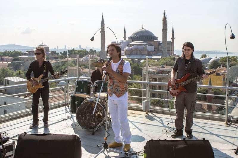 articles/2013/12/02/turkey-s-rock-and-roll-imam-under-investigation/131130-turkish-imam-rocker-seibert-tease_zuj5r4