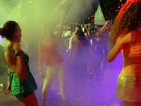 articles/2014/09/03/egypt-s-fatwa-against-tinder-clerics-ban-online-chatting/140903-strochlic-egypt-tease_dctsom