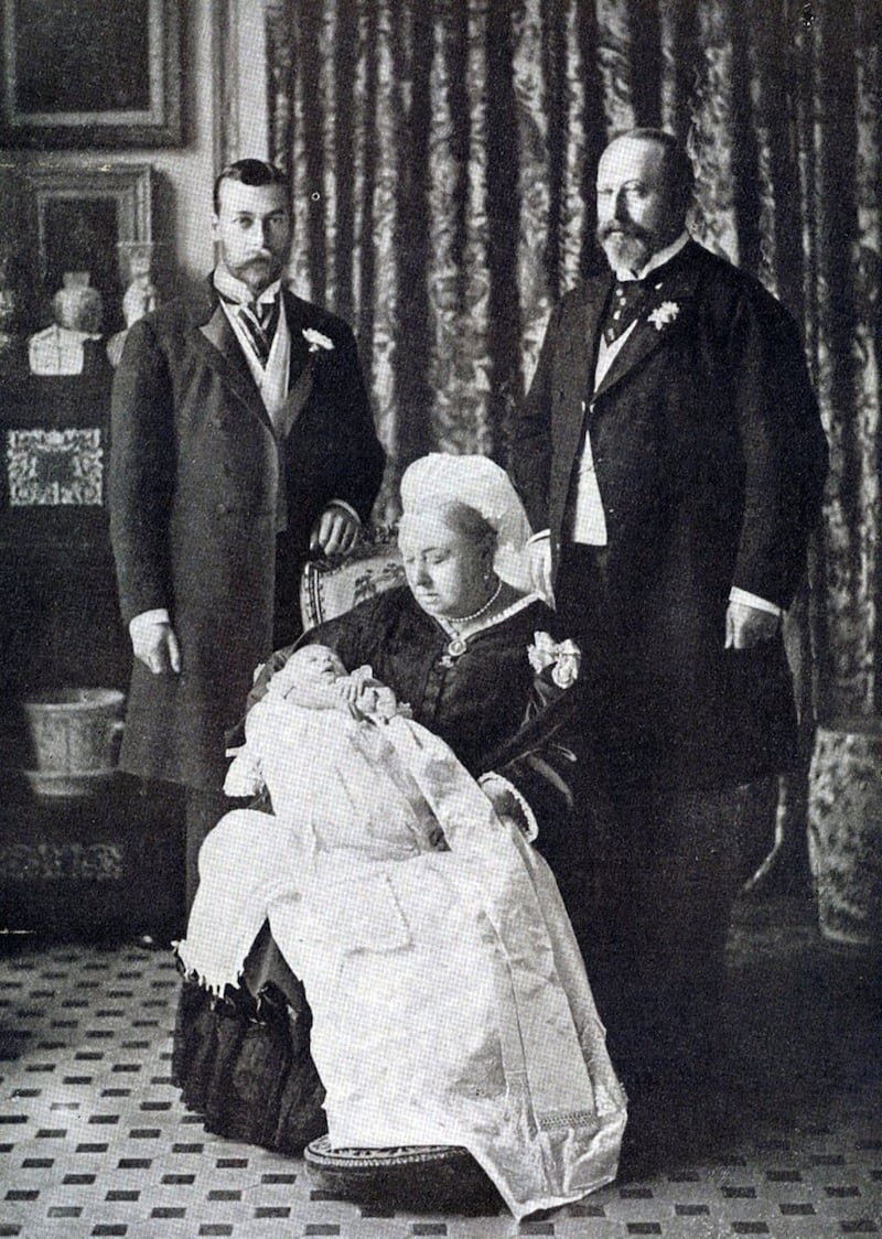 galleries/2012/12/05/britain-s-royal-family-baby-album-from-william-and-charles-to-victoria-photos/king-edward-viii-royal-baby-photos_fkmksn