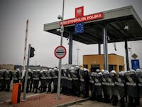 2021-11-16T155126Z_1312518500_RC2RVQ9YNT7W_RTRMADP_3_EUROPE-MIGRANTS-BELARUS-POLAND_anv0b3