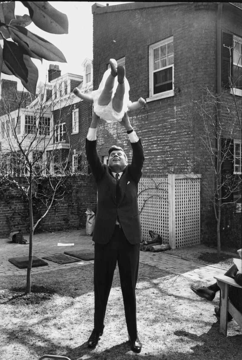 galleries/2013/11/13/john-f-kennedy-s-personal-photographer-looks-back-on-the-kennedy-years/131101-kennedy-years-5_qprqcj