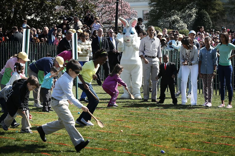 galleries/2013/04/01/obama-s-on-a-roll-photos-from-the-white-house-easter-egg-hunt/130401-white-house-easter-11_icramr