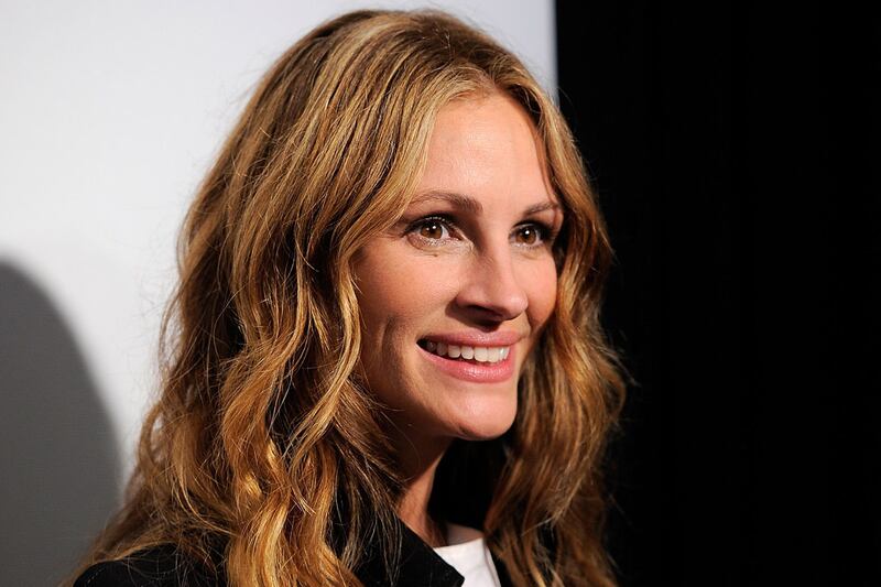 articles/2011/10/22/horoscopes-october-23-29-2011/julia-roberts-horoscopes-starsky-cox_gacvhz
