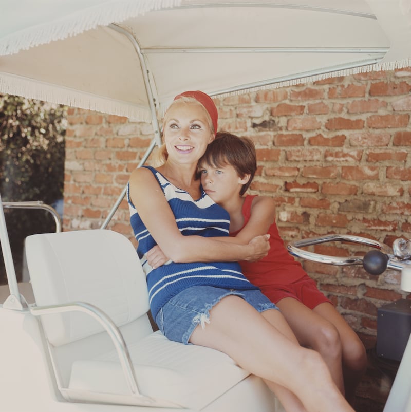 Janet Leigh with her daughter Jamie Lee Curtis, circa 1967.