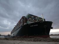 2021-03-28T100403Z_1811002230_RC2AKM9DC1BX_RTRMADP_3_EGYPT-SUEZCANAL-SHIP_vxdmg9
