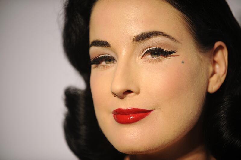 articles/2011/09/24/horoscopes-september-25-to-october-1-2011/horocopes-dita-von-teese-starsky-cox_yvcnth