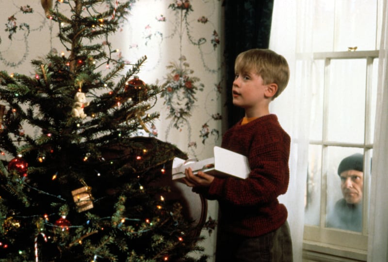 Macaulay Culkin, and Joe Pesci in scene from Home Alone.