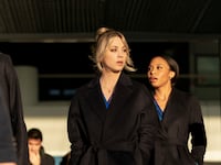 the-flight-attendant_61_lwslnt