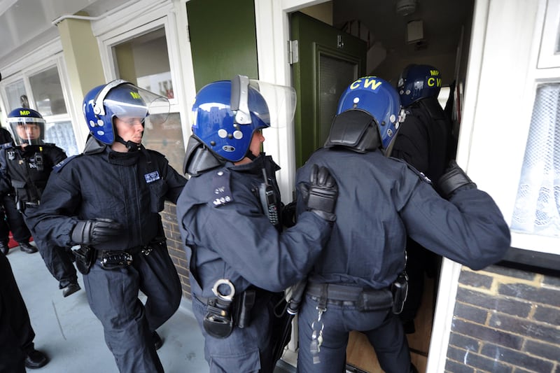 articles/2011/08/14/london-anti-riot-gear-gets-high-tech-to-combat-youths/anti-riot-gear-bungey_srfm9x