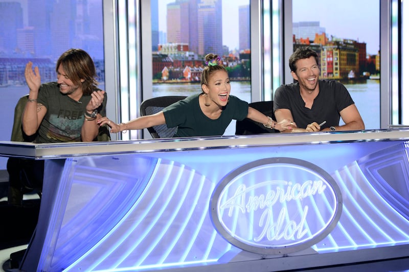 articles/2014/01/15/american-idol-premiere-review-the-clown-show-is-back-and-we-love-it/140115-fallon-american-idol-tease_j2zcux