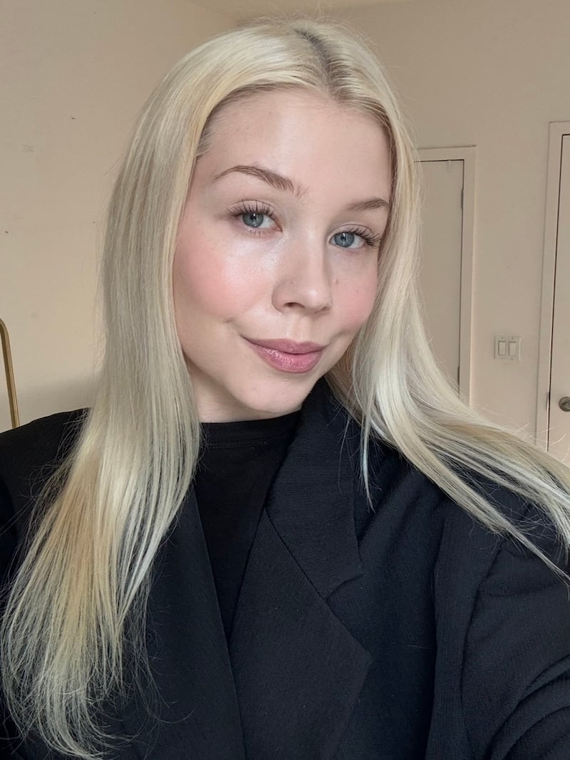 I started getting compliments for my skin as soon as I started using the Smashbox Dual Filter 2-in-1 Concealer + Foundation.