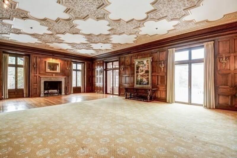 191211-mcnearney-omg-i-want-this-house-lancaster-ma-05_qbseyv