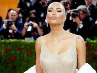 kim_kardashian_marilyn_monroe_dress_gddrxd