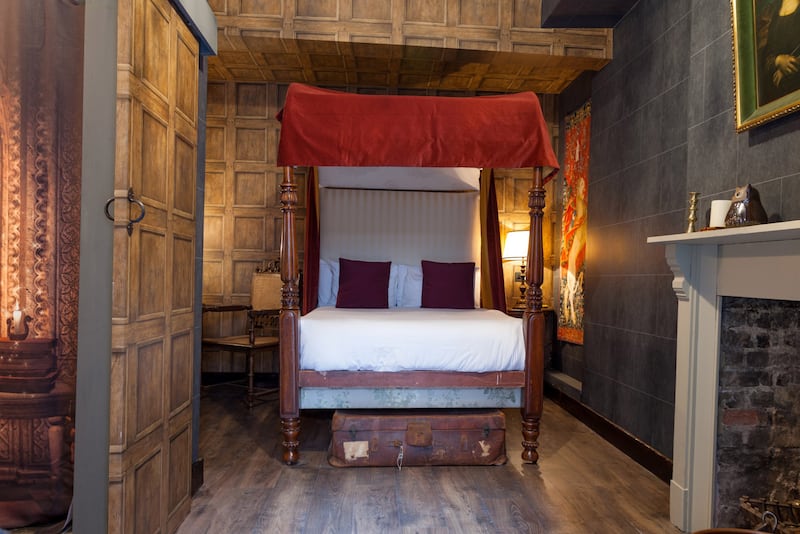 articles/2014/10/26/stay-in-the-magical-harry-potter-hotel-london-s-georgian-house-offers-wizard-s-chambers/141026-stern-harry-potter-embed1_ht7c08