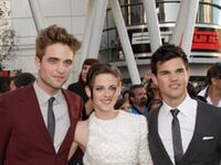 galleries/2010/06/25/twilight-s-starry-night/twilight-premiere_lqyjxt