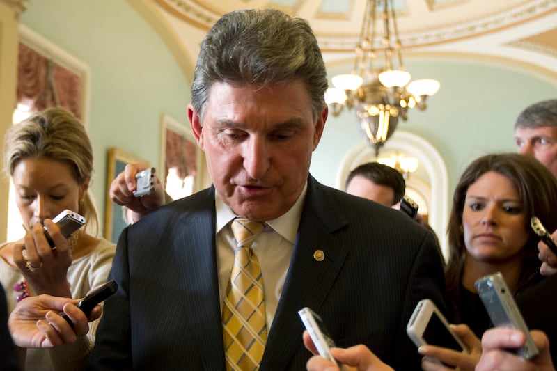 articles/2013/05/01/joe-manchin-s-crusade-to-get-gun-bill-a-second-shot/130430-clift-guns-tease_j9hiqz