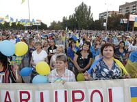 articles/2015/05/21/on-mariupol-s-front-lines-with-ukraine-s-mother-courage/150521-nemtsova-mariupol-tease_yqhmjr