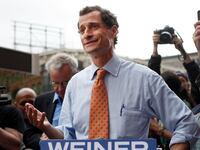 articles/2013/05/26/anthony-weiner-reality-star-of-sorts-returns-to-the-stump/130526-Lloyd-Weiner-tease_r6j07y