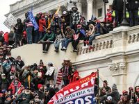 2021-01-13T222552Z_1412744869_RC2A7L9ZNOQ7_RTRMADP_3_USA-TRUMP-PROTESTS-ARRESTS_lwnbu7