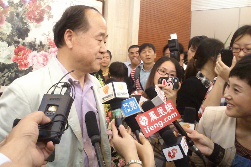 articles/2012/10/11/hallucinatory-realism-of-mo-yan-the-first-official-chinese-winner-of-the-nobel-prize-for-literature/mo-yan-profile-hewitt-tease_zqn51g