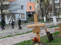 2022-04-18T200331Z_586745744_RC2RPT995M01_RTRMADP_3_UKRAINE-CRISIS-MARIUPOL_zteao4
