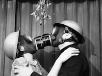 articles/2014/12/21/mistletoe-is-the-vampire-of-plants/141219-thompson-mistletoe-tease_zbpbyk