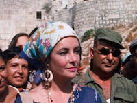 articles/2015/10/11/inside-the-jewish-lives-of-elizabeth-taylor-and-marilyn-monroe/151010-shire-taylor-tease_x1pbgp