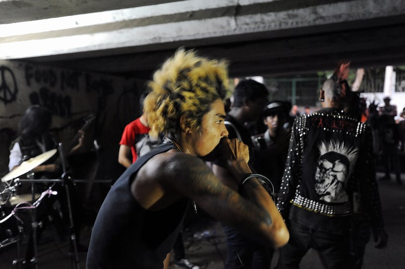 galleries/2014/06/14/burma-s-punk-scene-in-photos/140612-buma-punk11_xajyip