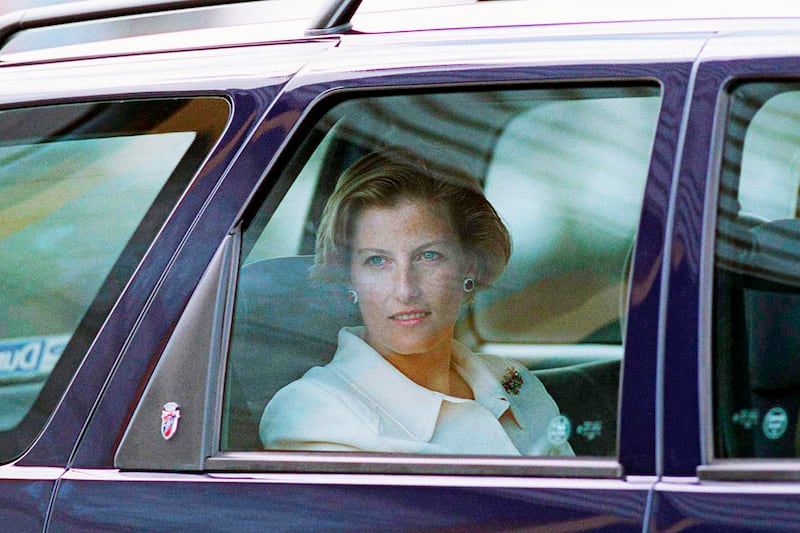galleries/2012/08/23/naked-royals-the-windsors-monaco-a-topless-thai-princess-photos/naked-royals-sophie-rhys-jones_oo1t15