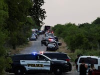 2022-06-28T013605Z_1597079684_RC2K0V95LT85_RTRMADP_3_TEXAS-TRUCK-DEATHS_c79zwz