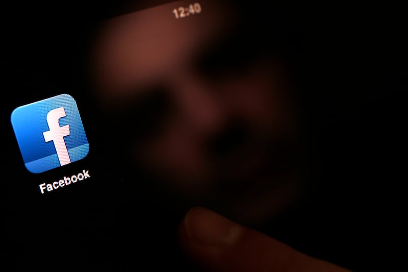 articles/2013/03/14/study-shows-close-facebook-friends-are-effective-in-finding-new-jobs/130314-strochlic-facebook-jobs-tease-embed_paqo26