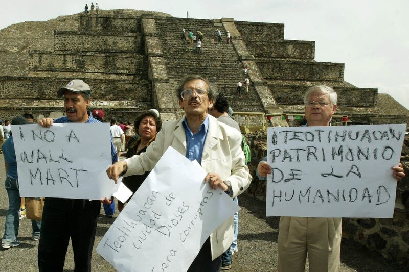 articles/2012/12/18/new-york-times-investigation-walmart-used-bribes-in-mexico/nyt-walmart-mexico-tease-embed_gsqeq5