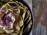 articles/2015/04/21/the-delicious-roman-artichoke-from-jewish-ghetto-to-italian-icon/150420-hannon-artichokes-tease_gzs11o