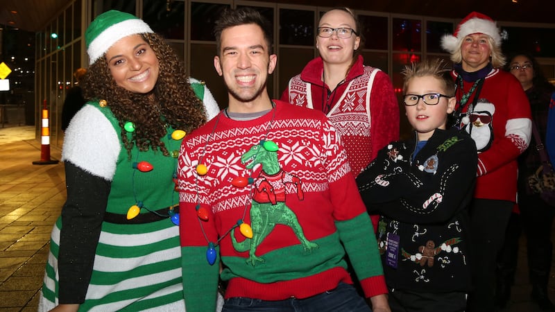 171211-ugly-christmas-sweaters-02_skn5gq