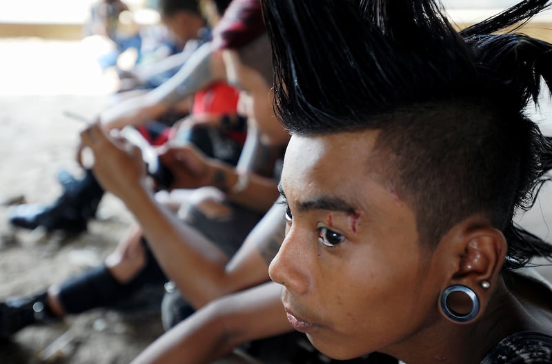 galleries/2014/06/14/burma-s-punk-scene-in-photos/140612-buma-punk6_s4facq