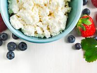 cottage cheese and berries