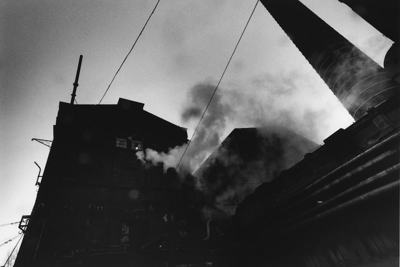 articles/2014/01/22/david-lynch-goes-from-film-to-photos-with-the-factory-photographs/140121-lynch-embed2_u7qbvy