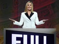 articles/2017/04/29/samantha-bee-owns-the-media-at-not-the-white-house-correspondents-dinner/170429-wilstein-samantha-bee-not-whcd-tease_ag5hip