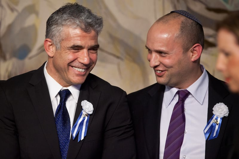articles/2013/04/25/how-is-lapid-faring-so-far/lapid_and_bennett_ezunbx