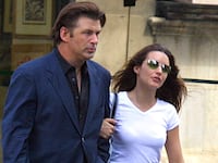 Alec Baldwin and Kristin Davis (Sex and the City) take a romantic stroll in NYC.
