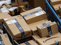 2020-11-25T203222Z_1682230971_RC2KAK9REVTA_RTRMADP_3_AMAZON-COM-HOLIDAY-WAREHOUSE_d9wou2