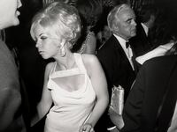 articles/2014/06/27/garry-winogrand-s-american-hustle-comes-to-the-met/garry-winogrand-ny-1969_cbkhtg